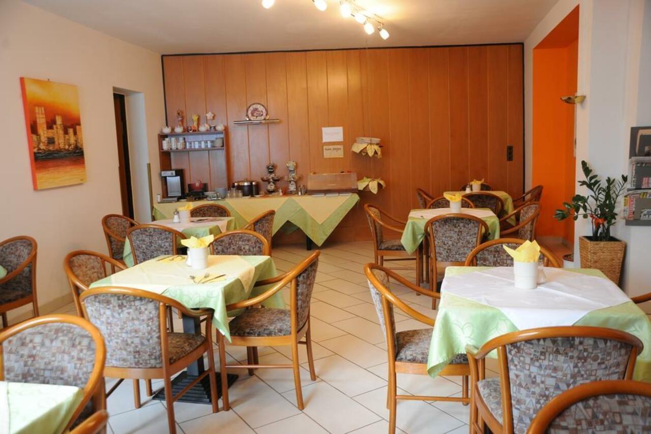 Pension Erlaa Wenen Buitenkant foto