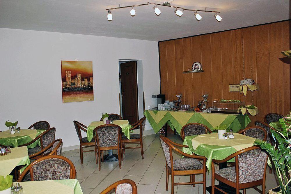 Pension Erlaa Wenen Buitenkant foto