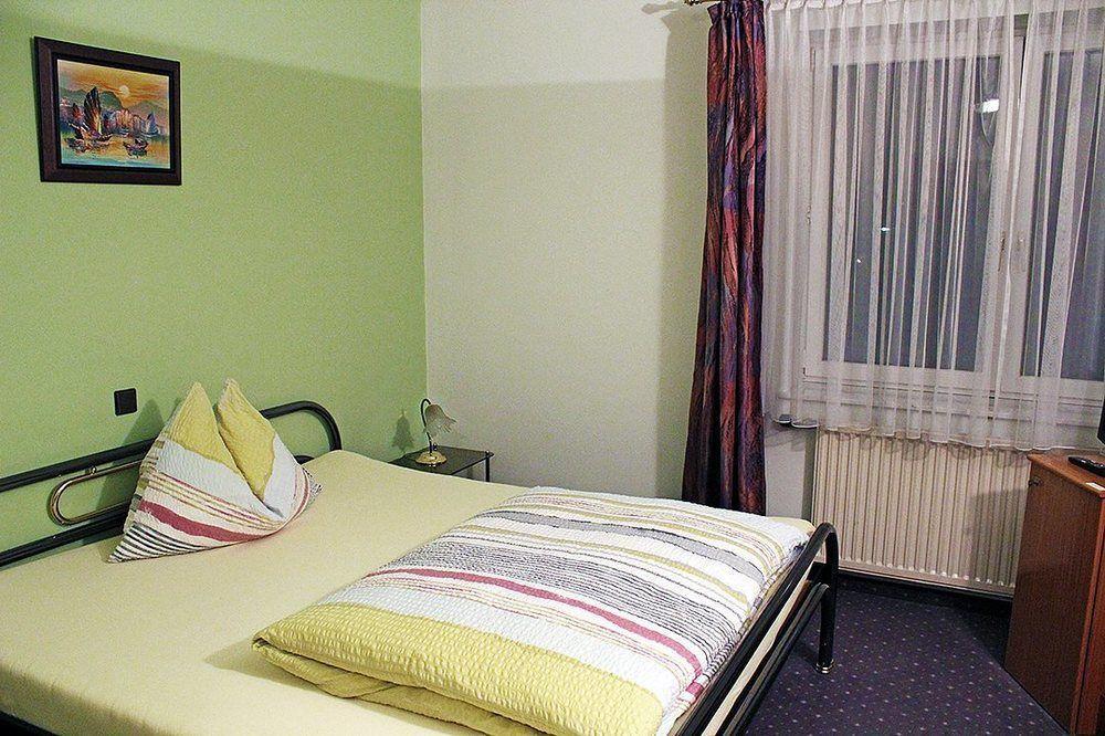 Pension Erlaa Wenen Buitenkant foto