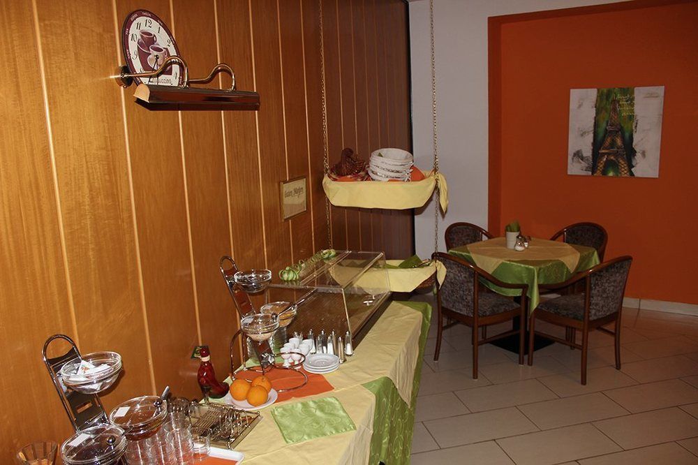Pension Erlaa Wenen Buitenkant foto