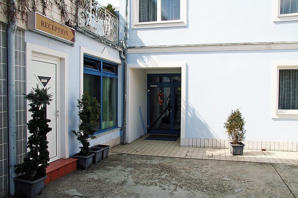 Pension Erlaa Wenen Buitenkant foto